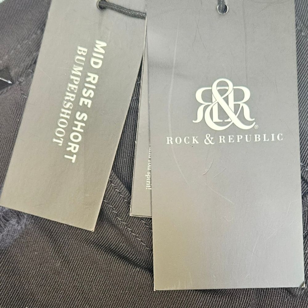 NWT ROCK & REPUBLIC Women's distressed rivet mid- rise black sexy shorts Size 4 - Picture 13 of 16